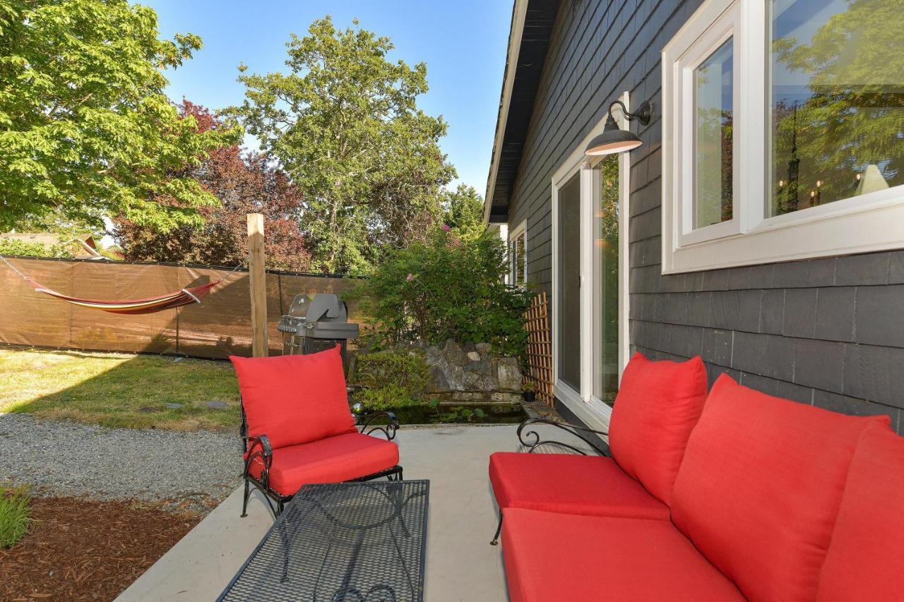 The Bayside Cottage North Saanich エクステリア 写真