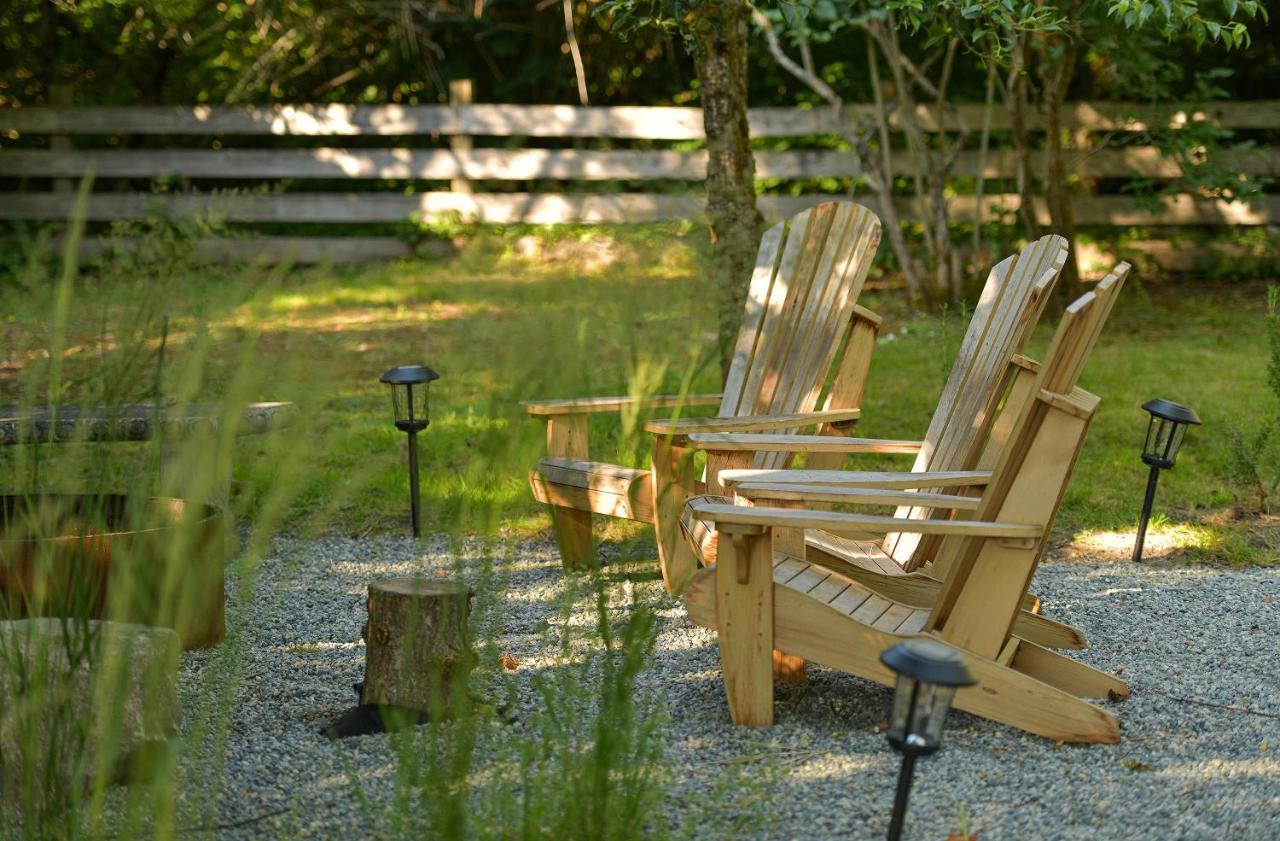 The Bayside Cottage North Saanich エクステリア 写真