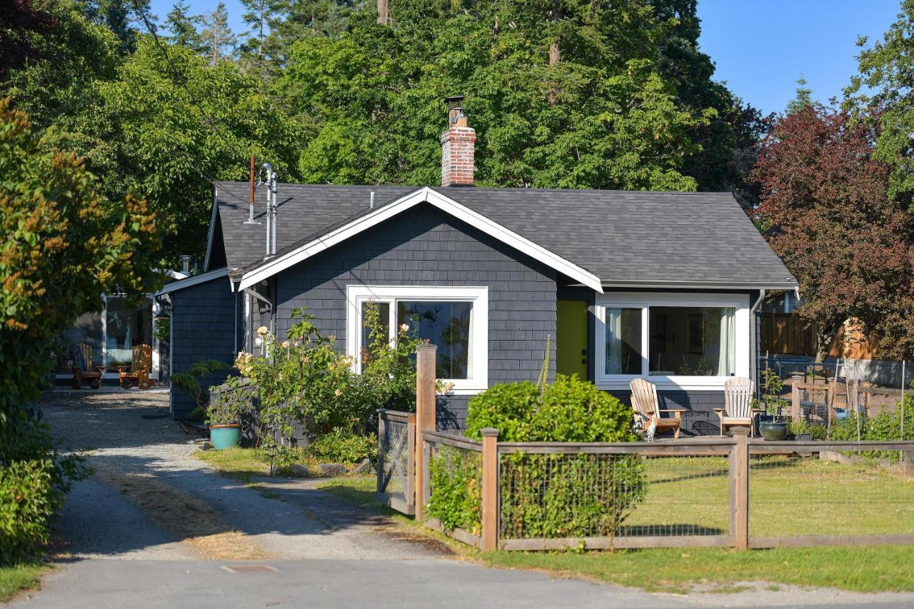 The Bayside Cottage North Saanich エクステリア 写真