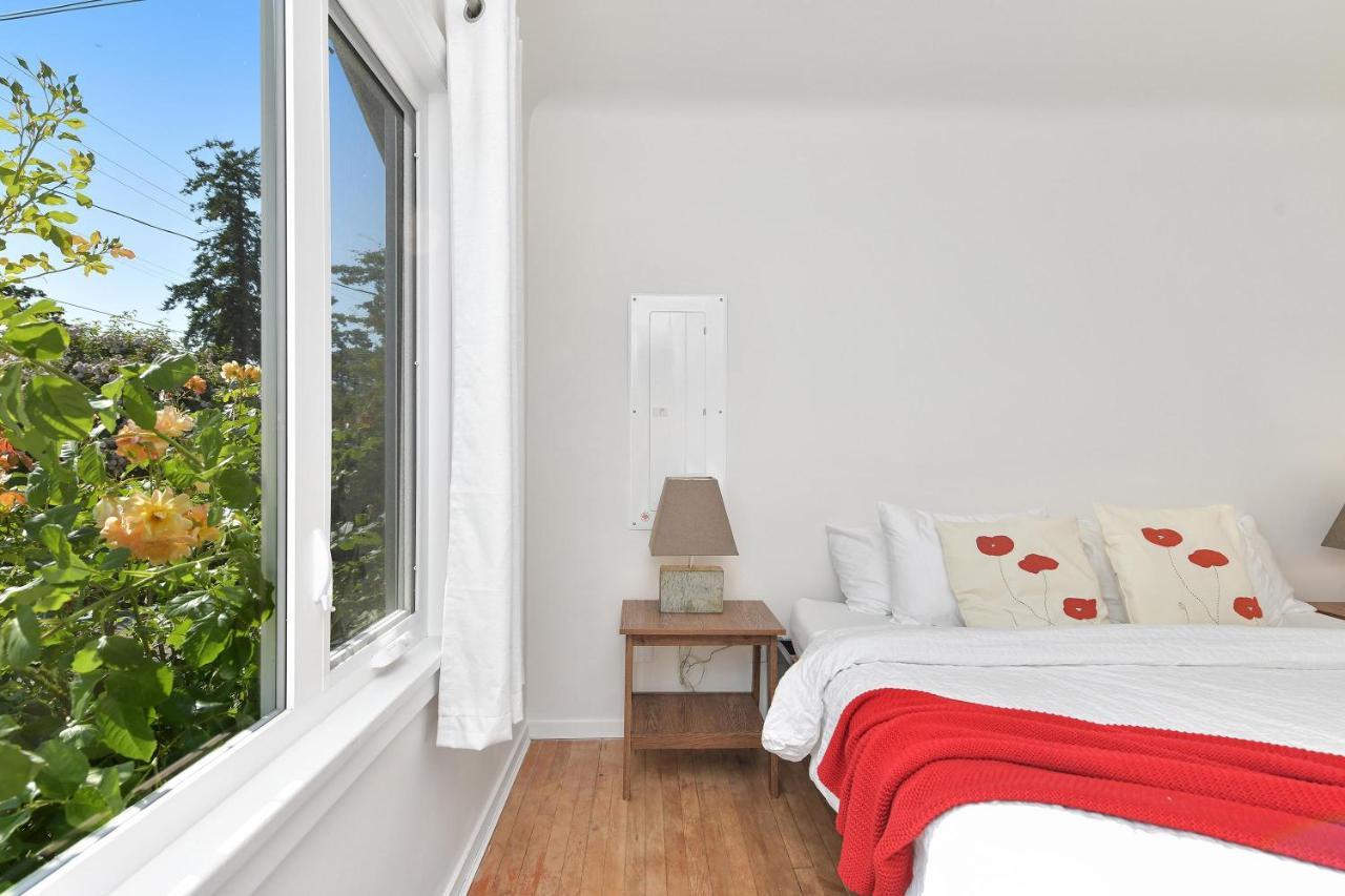 The Bayside Cottage North Saanich エクステリア 写真