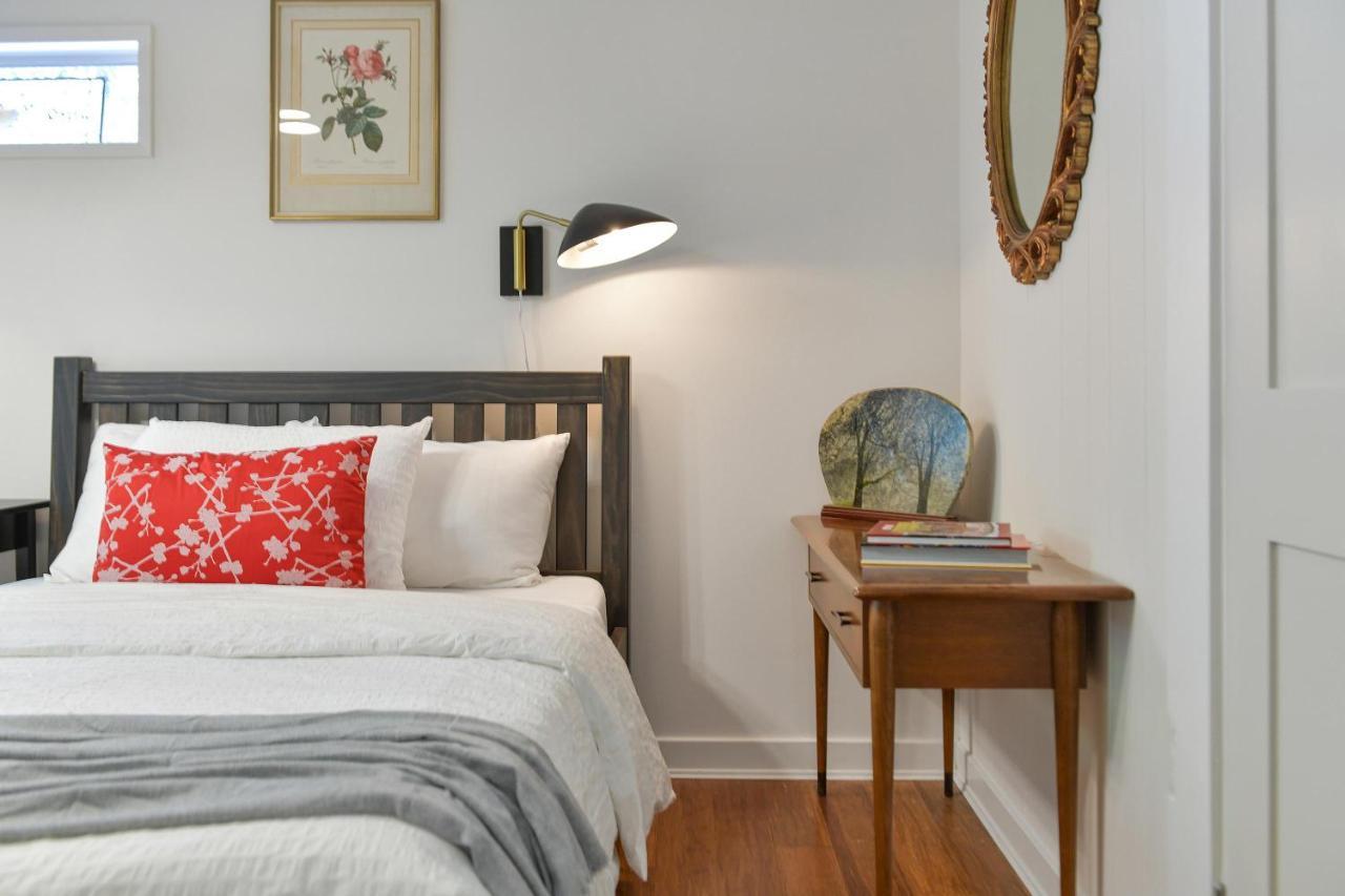 The Bayside Cottage North Saanich エクステリア 写真