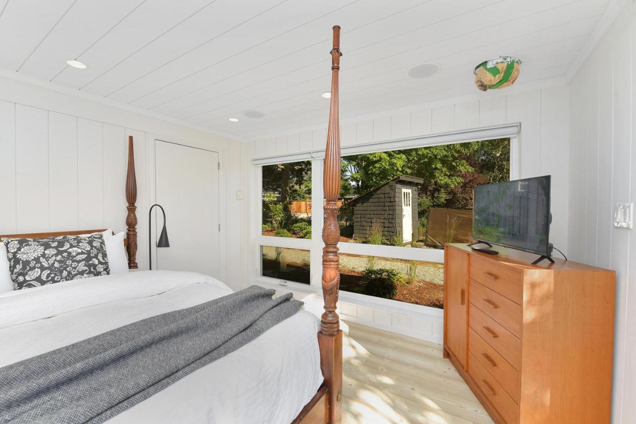 The Bayside Cottage North Saanich エクステリア 写真