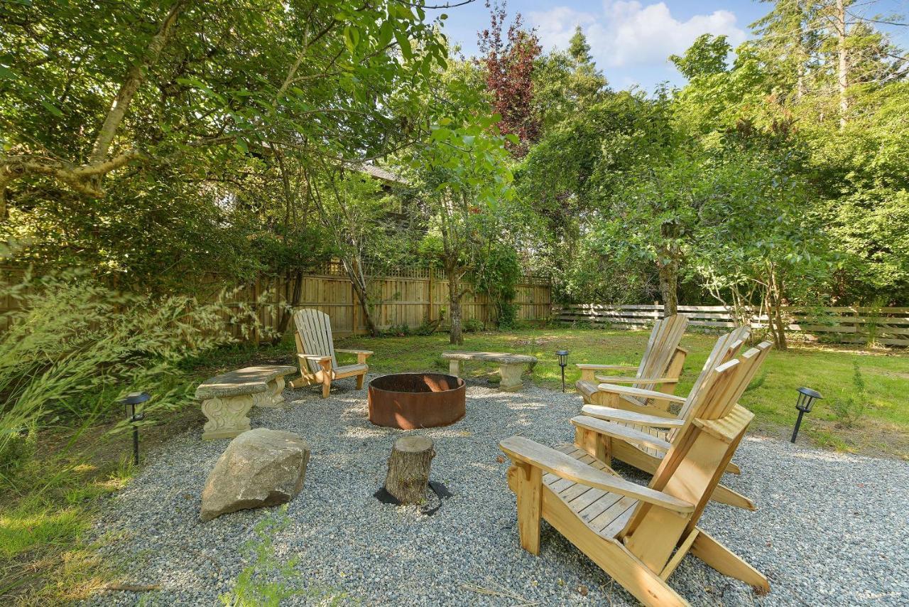 The Bayside Cottage North Saanich エクステリア 写真