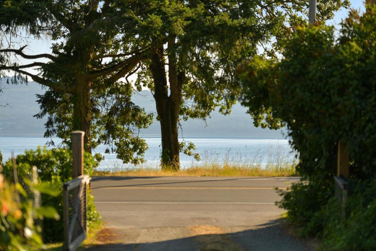 The Bayside Cottage North Saanich エクステリア 写真