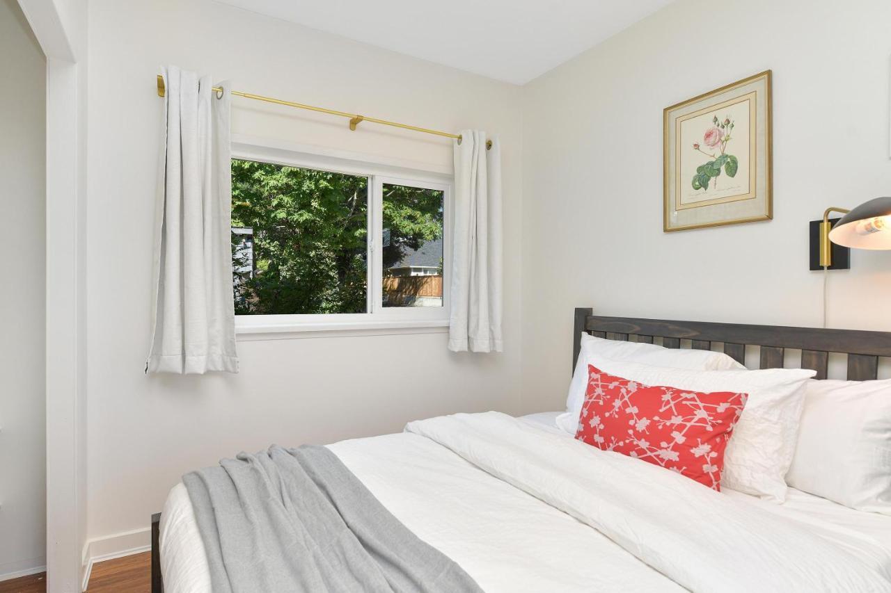 The Bayside Cottage North Saanich エクステリア 写真