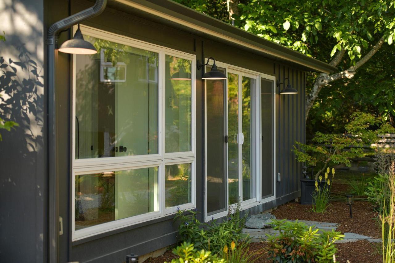 The Bayside Cottage North Saanich エクステリア 写真