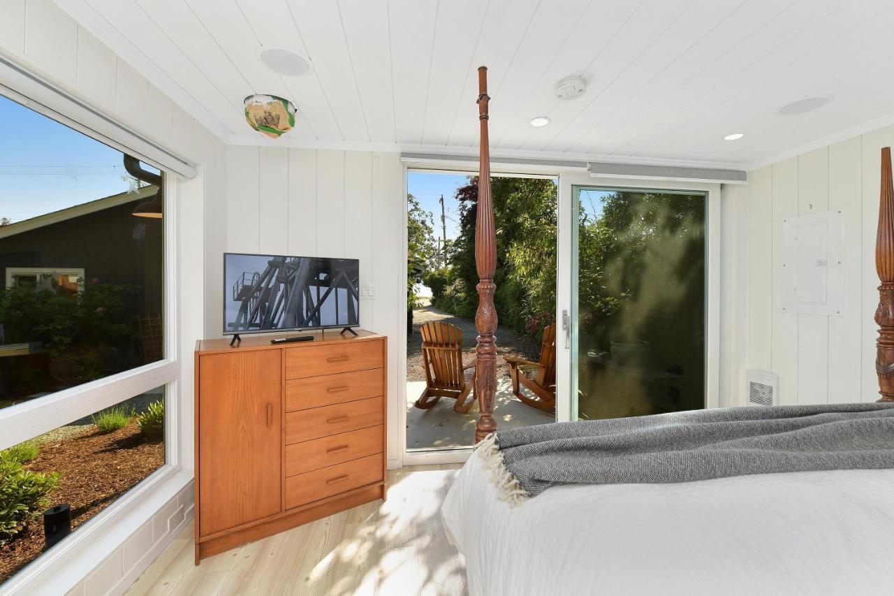 The Bayside Cottage North Saanich エクステリア 写真