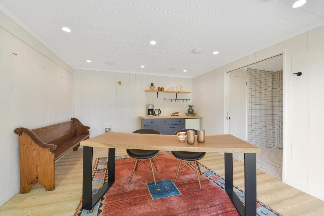The Bayside Cottage North Saanich エクステリア 写真