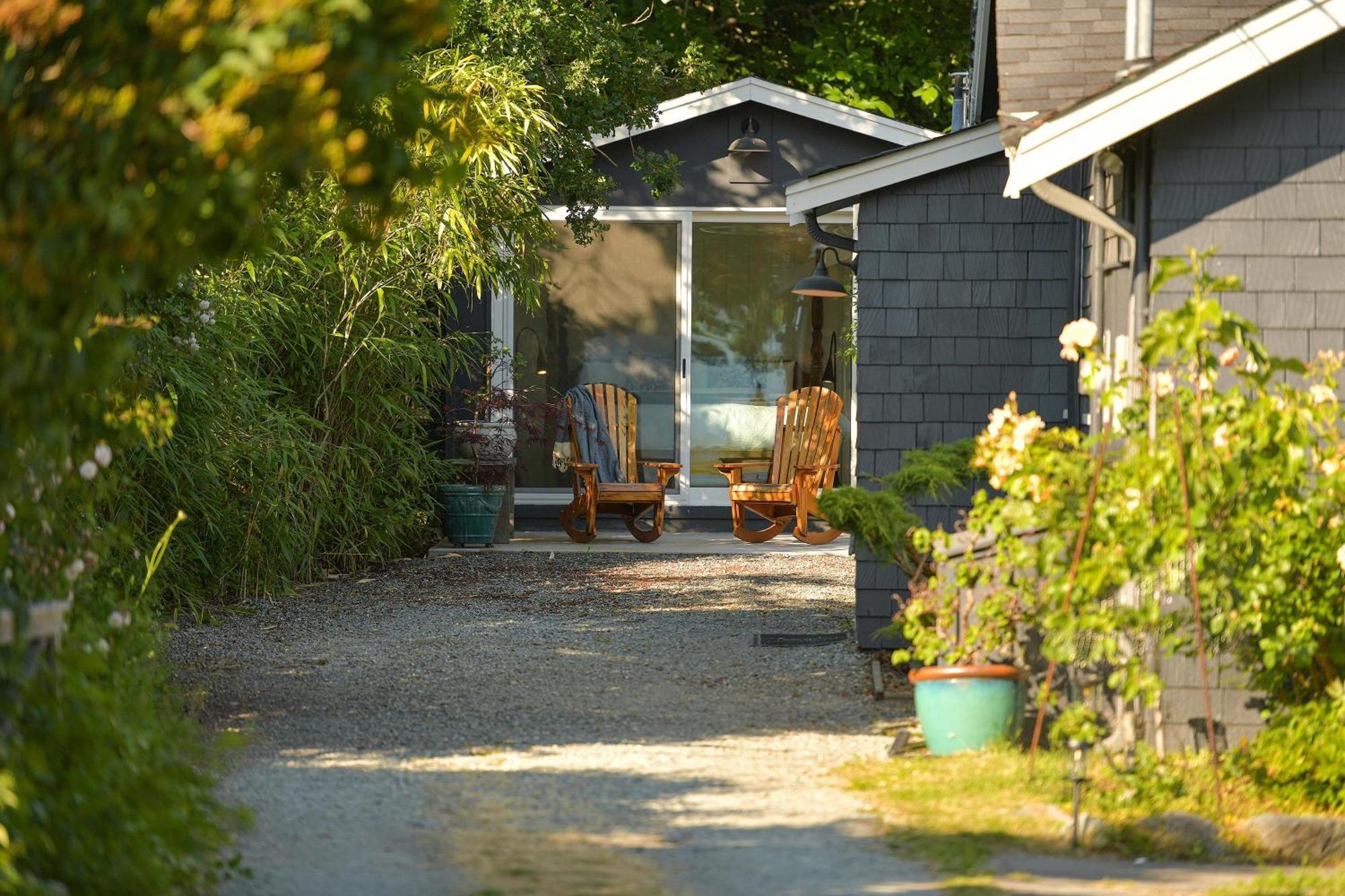 The Bayside Cottage North Saanich エクステリア 写真