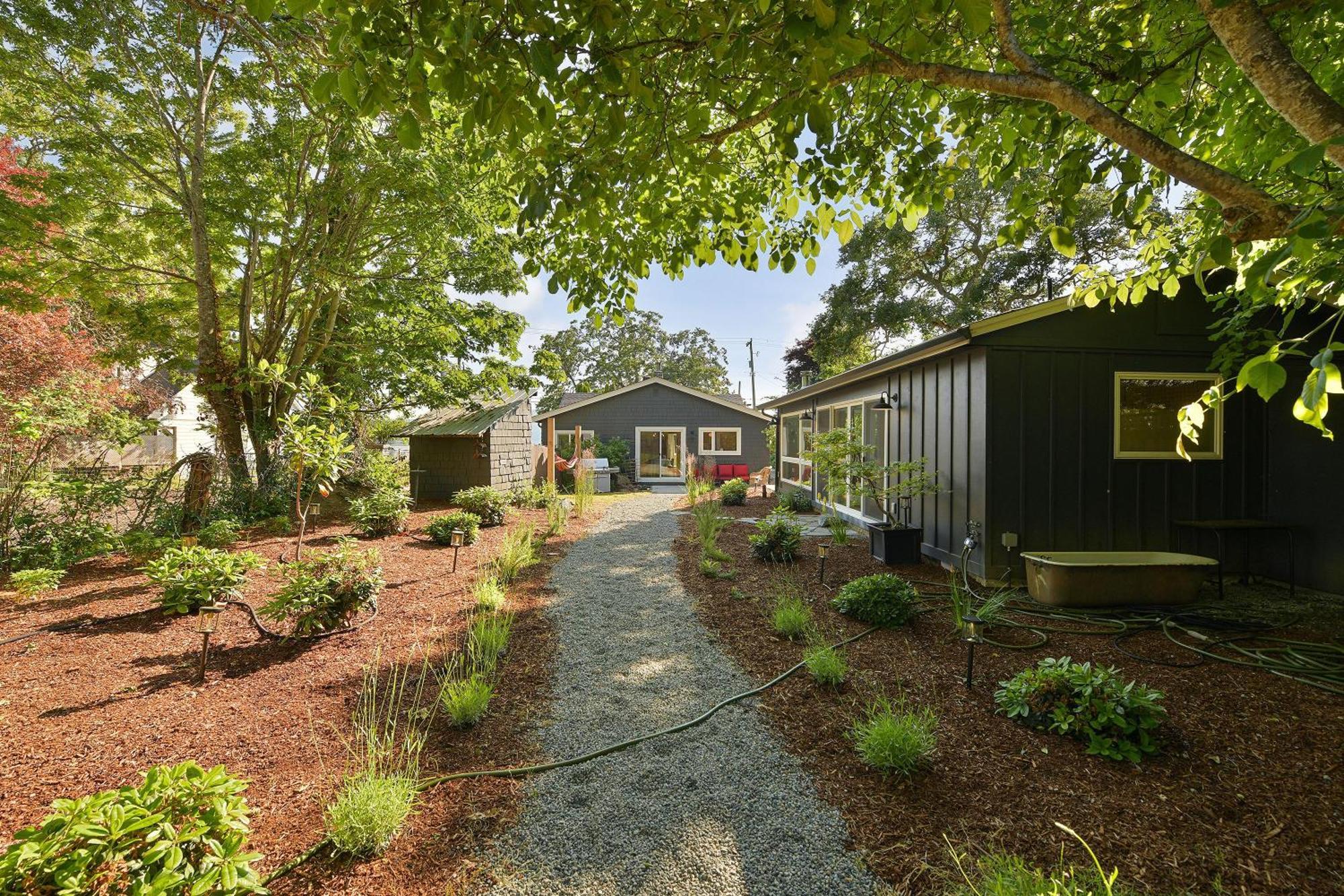 The Bayside Cottage North Saanich エクステリア 写真