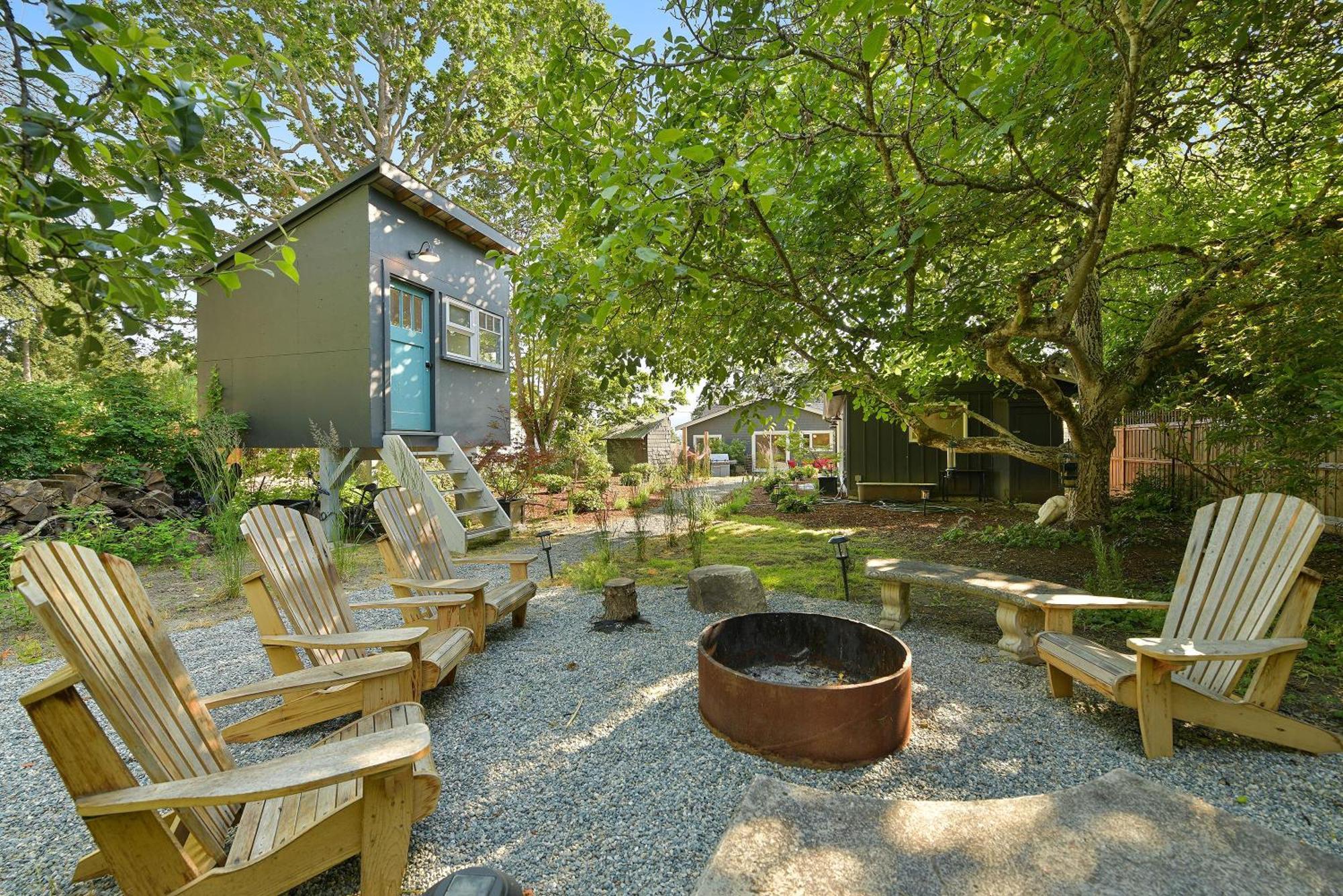 The Bayside Cottage North Saanich エクステリア 写真