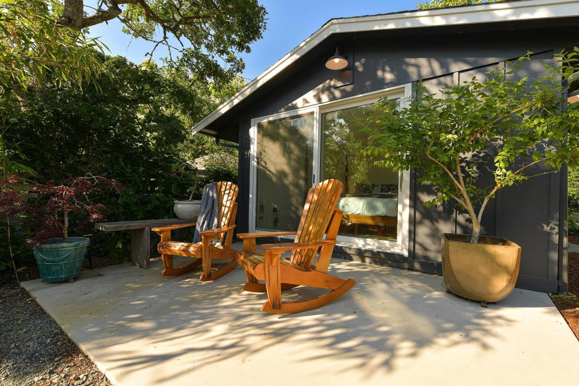 The Bayside Cottage North Saanich エクステリア 写真